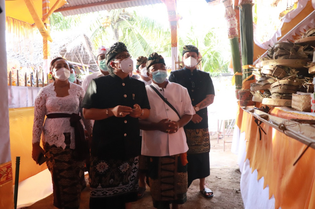 Nodya Uleman Karya Pitra Yadnya Desa Adat Tegal Darmasaba, Bupati Giri Prasta Apresiasi Krama Sudah Terapkan Prokes Ketat